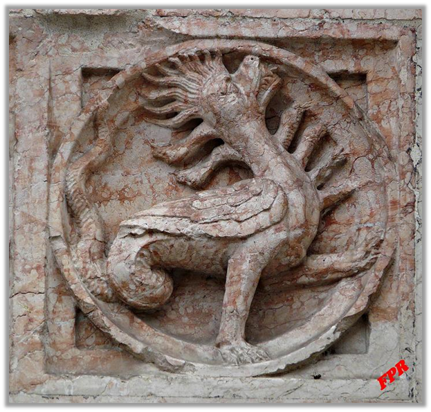 Hidra del baptisterio de Parma.